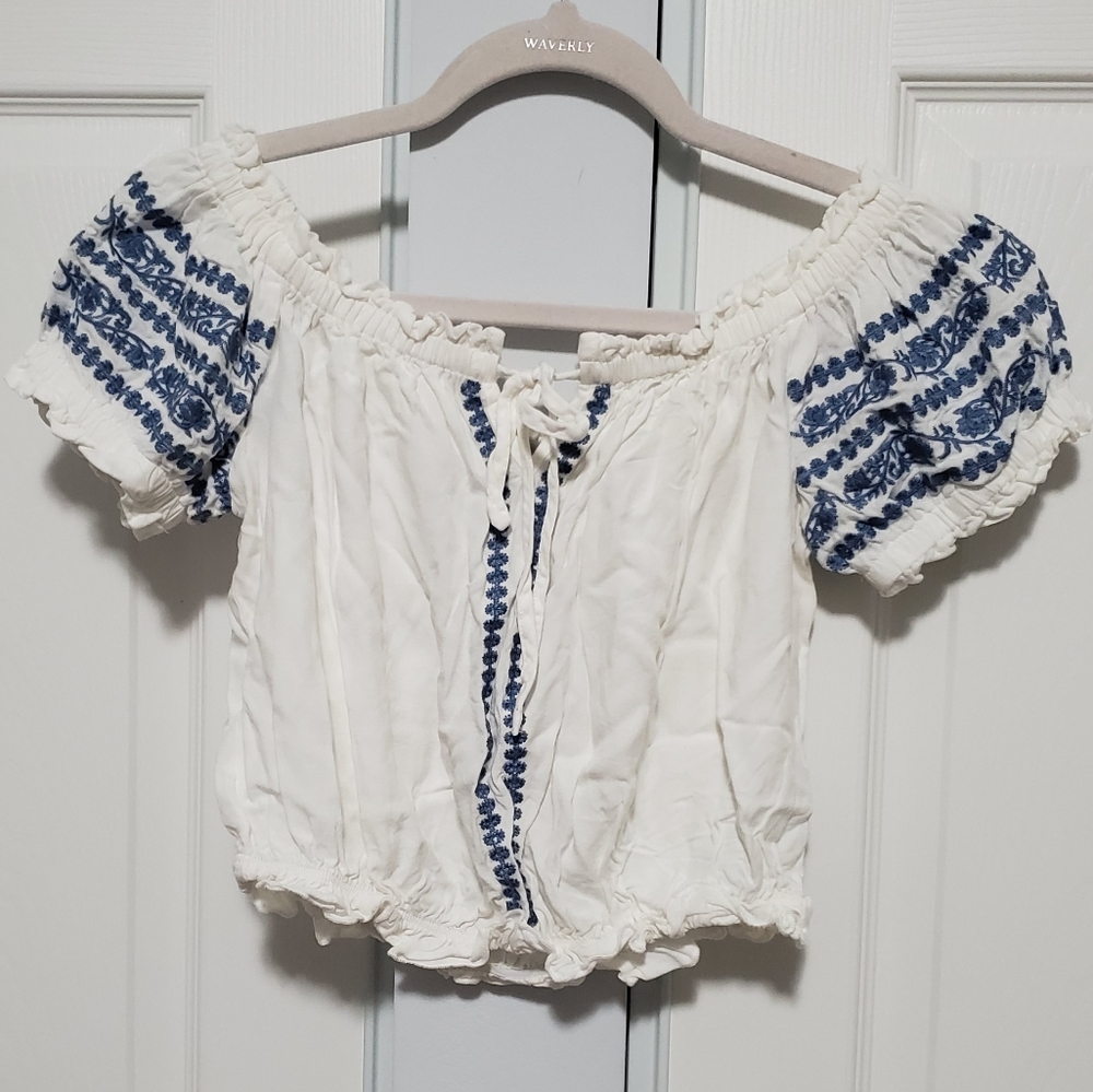 White and blue embroidered floral crop top size medium